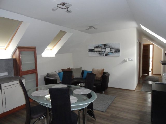 Kiadó téglalakás, albérlet, Esztergomban 220 E Ft / hó