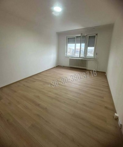 Eladó panellakás, Dunaújvárosban 31.9 M Ft, 1+1 szobás