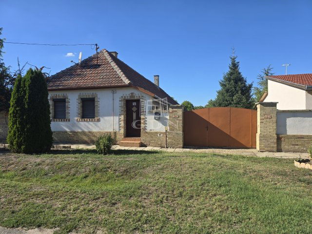 Eladó családi ház, Bácsalmáson 11.99 M Ft, 2 szobás