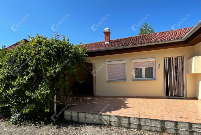Eladó családi ház, Siófokon 98 M Ft, 5 szobás