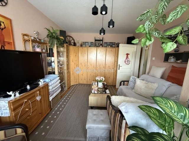 Eladó panellakás, Nyergesújfaluban 44.5 M Ft, 3 szobás