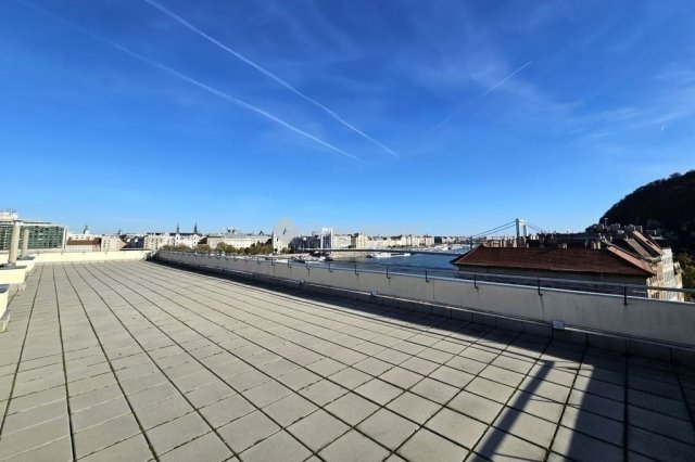 Eladó téglalakás, Budapesten, I. kerületben 119.9 M Ft, 1 szobás