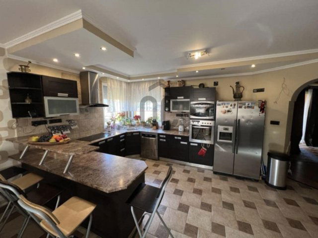 Eladó családi ház, Halásztelken 159.9 M Ft, 7 szobás