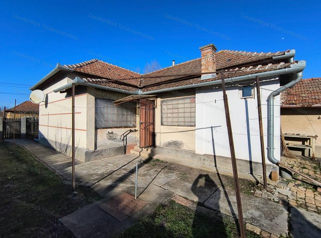 Eladó családi ház, Törökszentmiklóson 15.8 M Ft, 2 szobás