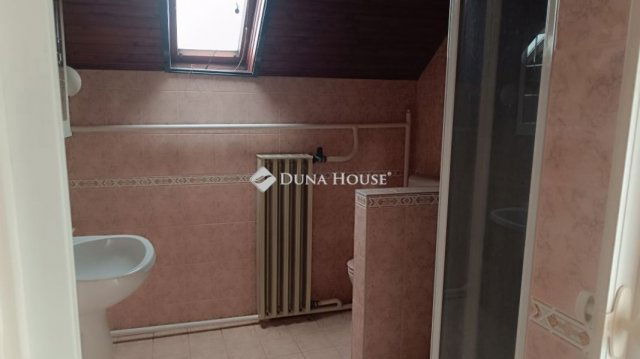 Eladó családi ház, Szentmártonkátán 77 M Ft, 6 szobás