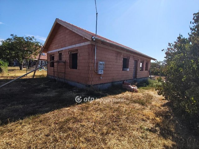 Eladó családi ház, Ráckeresztúron 46.5 M Ft, 4 szobás