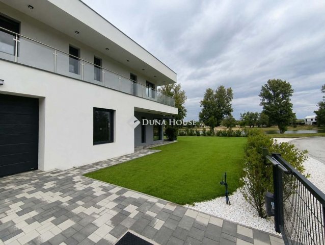 Eladó ikerház, Dunaharasztin 220 M Ft, 5 szobás