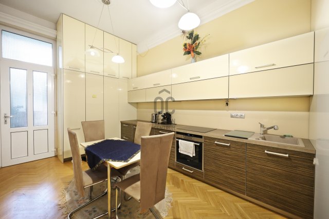 Eladó téglalakás, Budapesten, V. kerületben 135 M Ft, 2 szobás