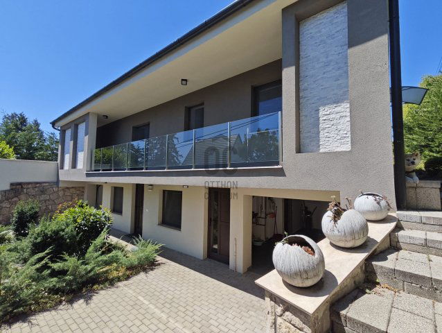 Eladó családi ház, Szentendrén 278 M Ft, 8 szobás