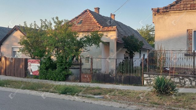 Eladó családi ház, Császáron 12.99 M Ft, 2 szobás