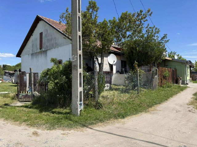 Eladó családi ház, Apajon 8 M Ft, 1 szobás