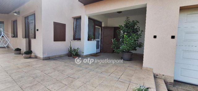 Eladó családi ház, Kiskőrösön 83 M Ft, 4 szobás