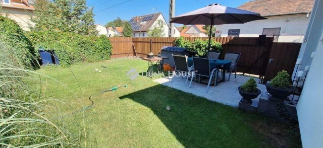 Eladó családi ház, Budapesten, XV. kerületben 93.9 M Ft