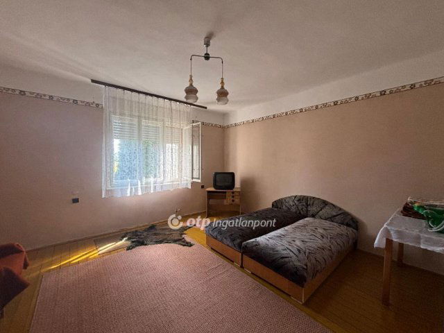 Eladó családi ház, Dombrádon 14.8 M Ft, 2 szobás