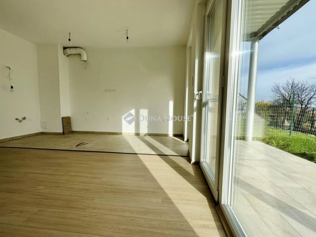 Eladó téglalakás, Pécsett 57.89 M Ft, 2 szobás