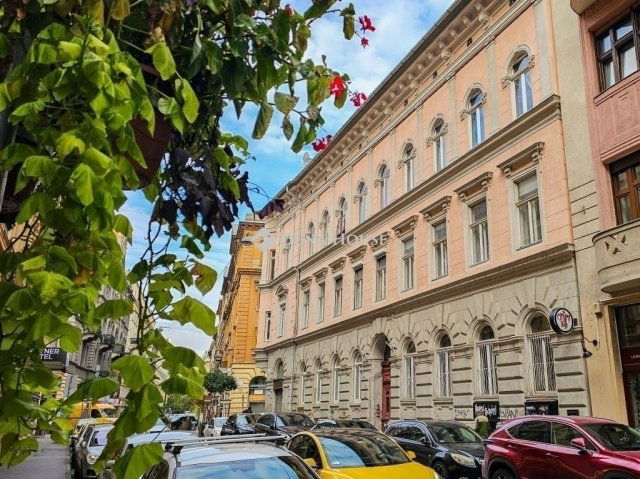 Eladó téglalakás, Budapesten, VII. kerületben 49.9 M Ft