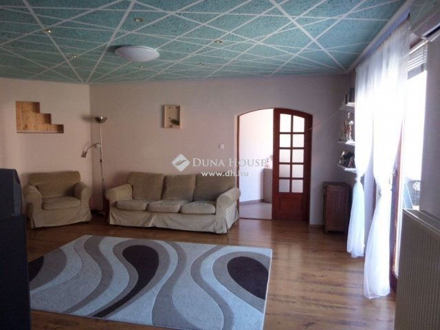 Eladó családi ház, Pécsett 85 M Ft, 4 szobás