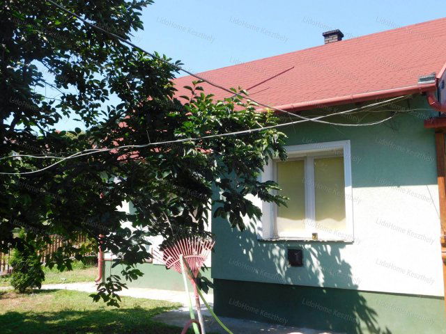 Eladó családi ház, Vonyarcvashegyen 88 M Ft, 9+2 szobás