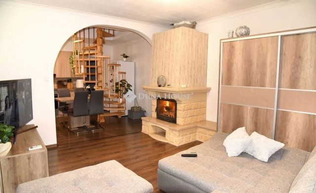 Eladó téglalakás, Pécsett 69.9 M Ft, 3 szobás