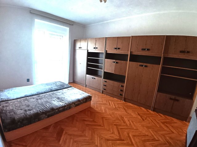 Eladó téglalakás, Szolnokon 32.9 M Ft, 2 szobás