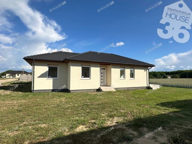 Eladó családi ház, Kecskeméten 65 M Ft, 5 szobás