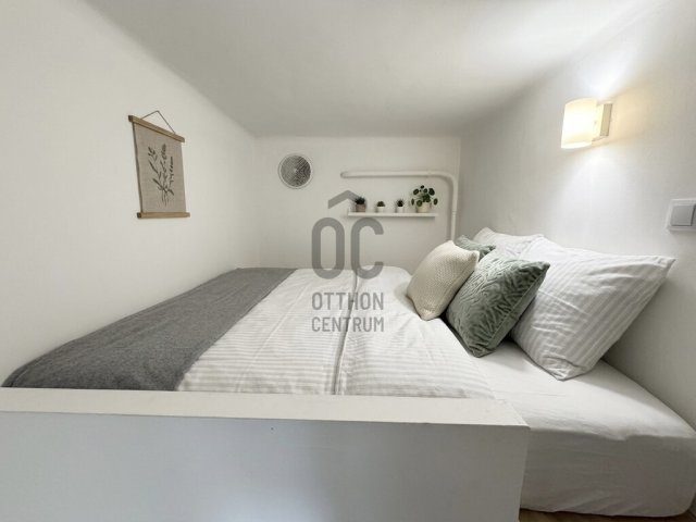 Eladó téglalakás, Budapesten, VII. kerületben 160 M Ft, 6 szobás