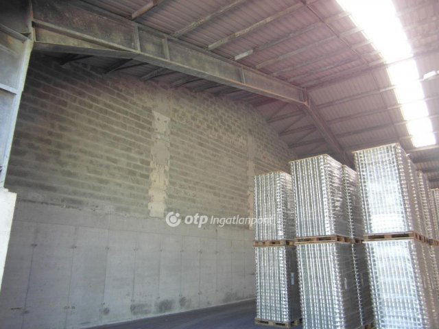 Eladó ipari ingatlan, Békéscsabán 350 M Ft