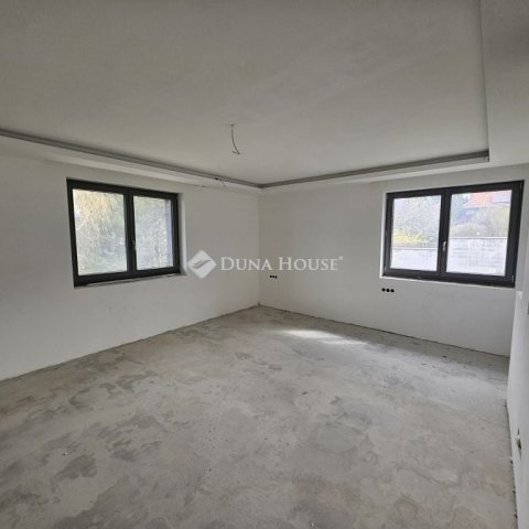 Eladó családi ház, Ürömön 315 M Ft, 5 szobás