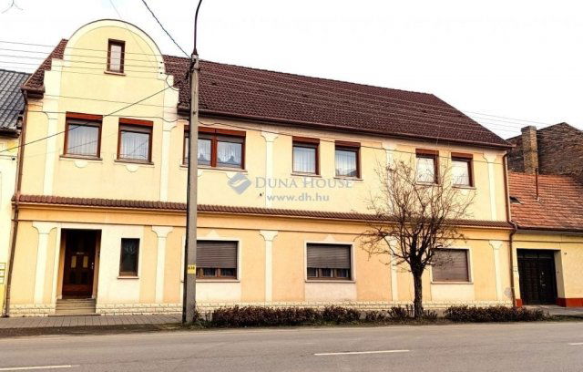 Eladó téglalakás, Mohácson 47.9 M Ft, 3 szobás