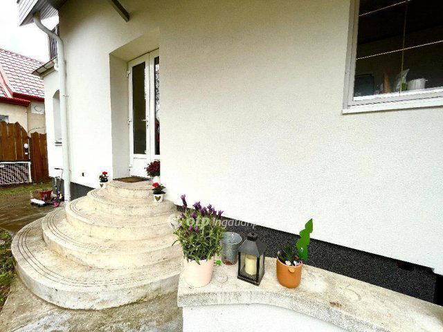 Eladó családi ház, Budakalászon 198 M Ft, 5 szobás