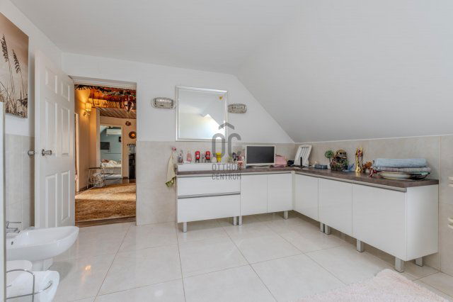 Eladó családi ház, Vecsésen, Tó utcában 164.9 M Ft, 6 szobás