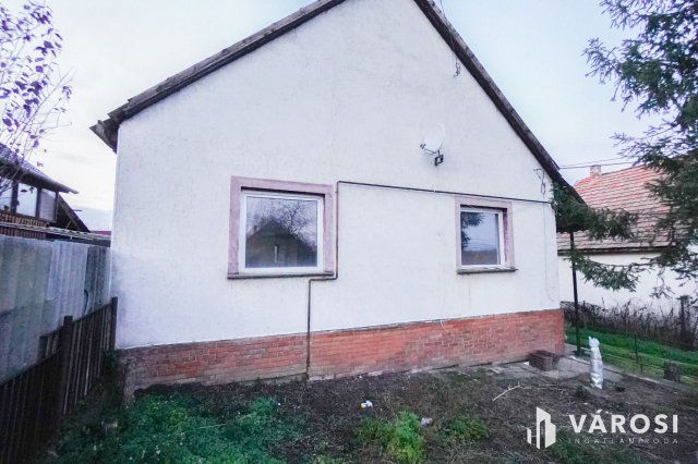 Eladó családi ház, Vácegresen 29.99 M Ft, 3 szobás
