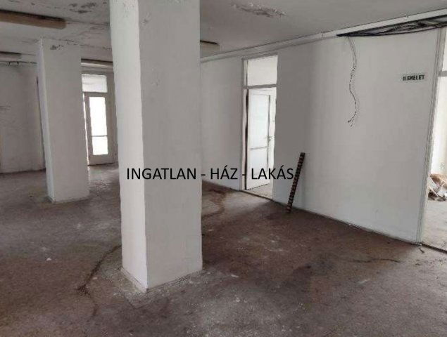 Eladó ipari ingatlan, Pécsett 129.9 M Ft / költözzbe.hu