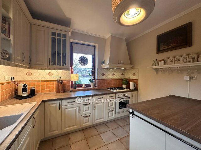 Eladó családi ház, Siófokon 375 M Ft, 6 szobás