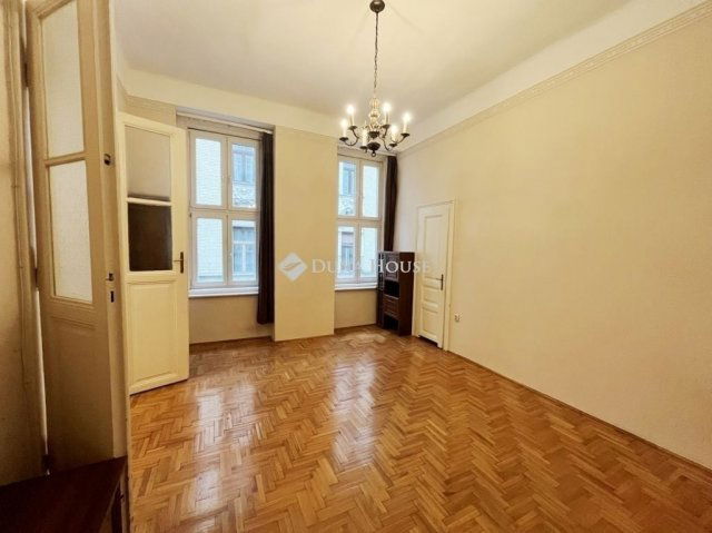 Eladó téglalakás, Budapesten, V. kerületben 79.9 M Ft, 1 szobás