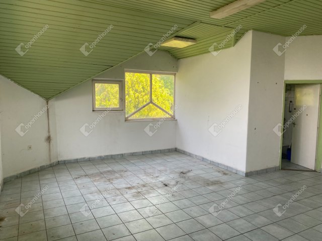 Eladó üzlethelyiség, Szabadegyházán 10.9 M Ft, 1 szobás