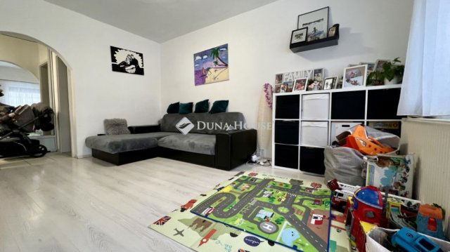 Eladó téglalakás, Balatonfüreden 97 M Ft, 4 szobás