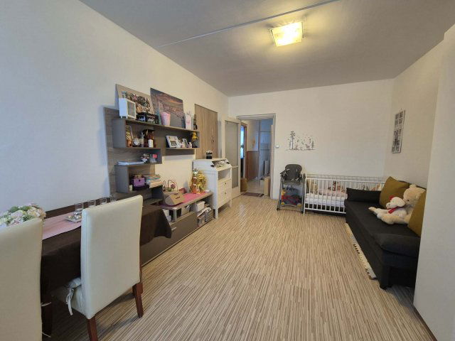 Eladó panellakás, Pécsett, János utcában 48 M Ft, 3 szobás