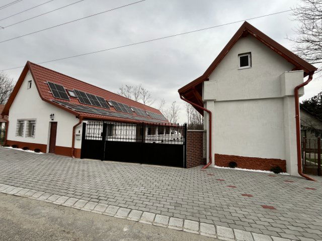 Eladó családi ház, Vasadon 179.9 M Ft, 4+8 szobás
