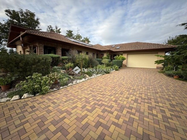 Eladó családi ház, Kecskeméten 450 M Ft, 4 szobás