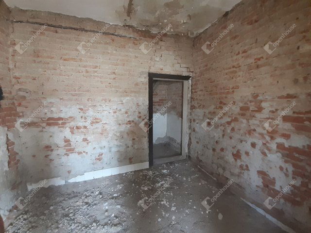 Eladó családi ház, Kacorlakon 6.9 M Ft, 1 szobás