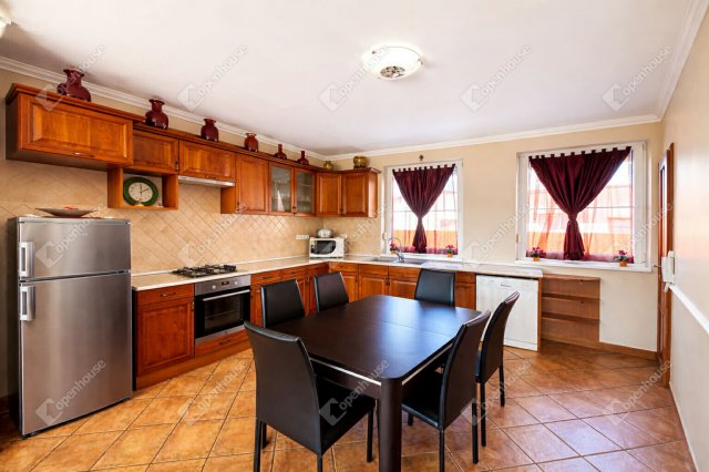 Eladó téglalakás, Székesfehérvárott 99.9 M Ft, 4 szobás