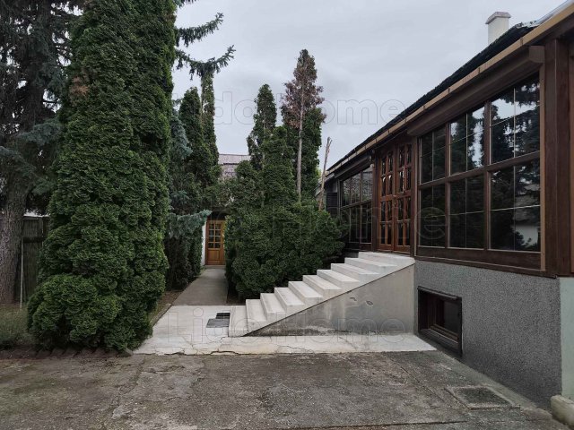 Eladó családi ház, Balatonalmádiban 345 M Ft, 8+4 szobás