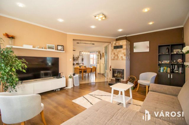 Eladó családi ház, Székesfehérvárott 132.9 M Ft, 6 szobás