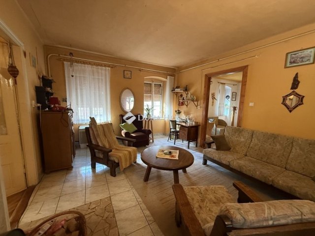 Eladó téglalakás, Pécsett 47 M Ft, 3 szobás