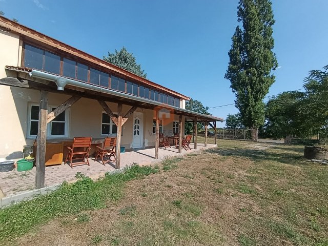 Eladó családi ház, Pécsett, Bogádi úton 52 M Ft, 2 szobás