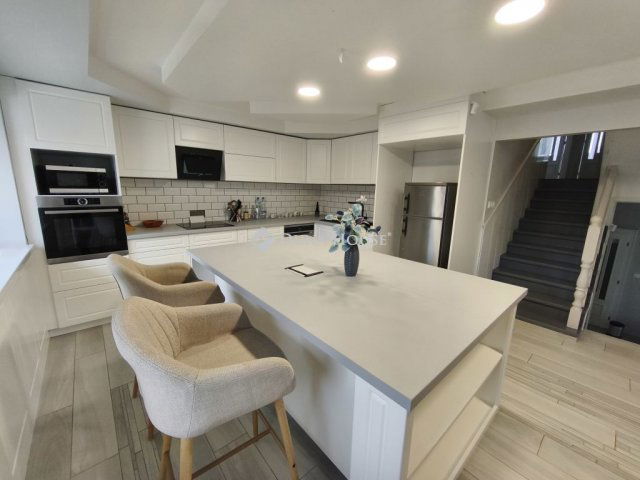 Eladó családi ház, Kisapostagon 165 M Ft, 4+2 szobás