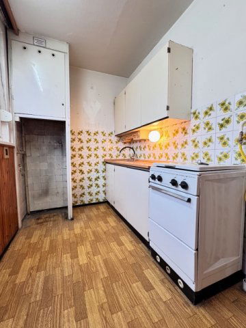 Eladó panellakás, Győrött 46.99 M Ft, 2+2 szobás