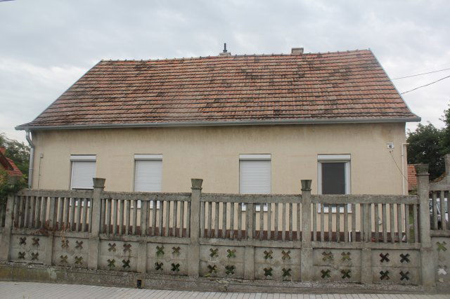 Eladó családi ház, Gönyűn 29.999 M Ft, 2+1 szobás
