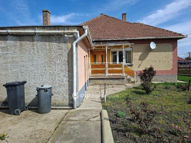 Eladó családi ház, Sarkadon 18.5 M Ft, 3 szobás